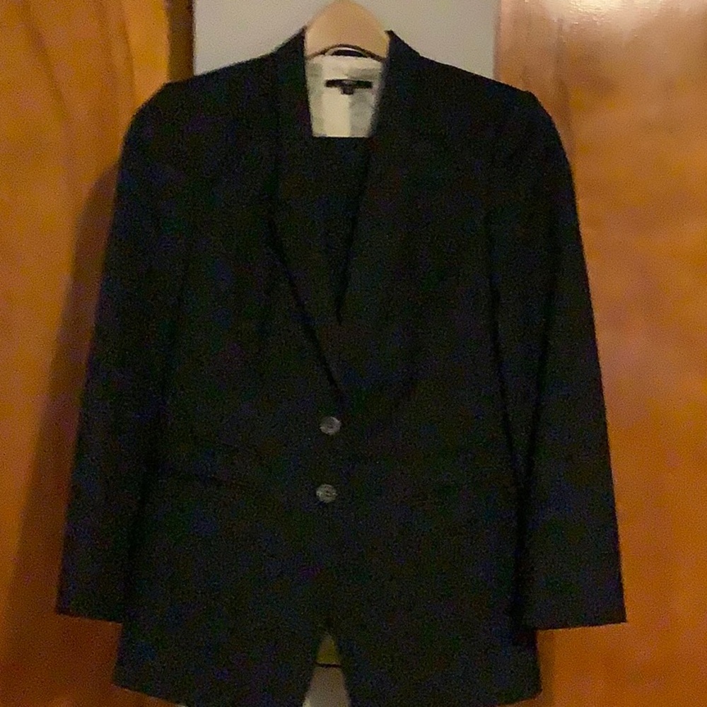 HUGO BOSS stripped navy suite size 8